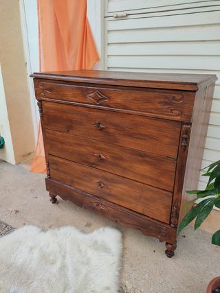 Cómoda antigua de madera