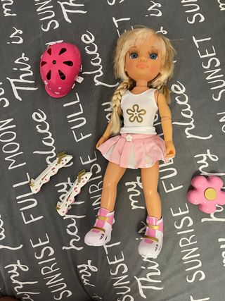 Nancy patinadora con accesorios