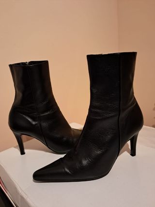 Botines de piel negros