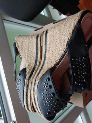Sandalias esparto negras con tachuelas