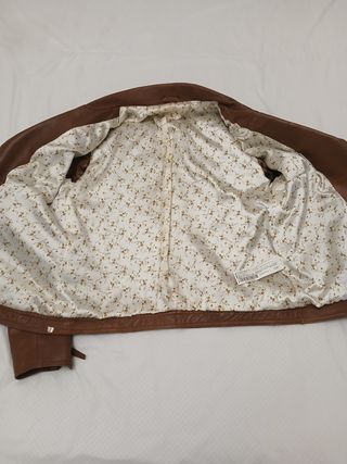 Cazadora piel marrón Stradivarius. Talla L.