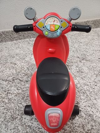 Moto correpasillos Vespa roja para niños