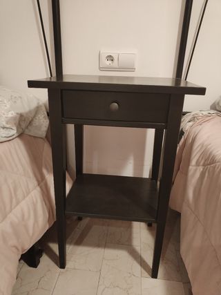 Cabecero de cama y mesita de noche