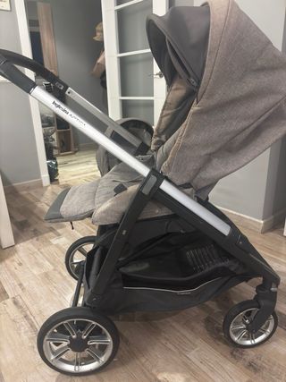 Carrello completo Inglesina Aptica grigio.