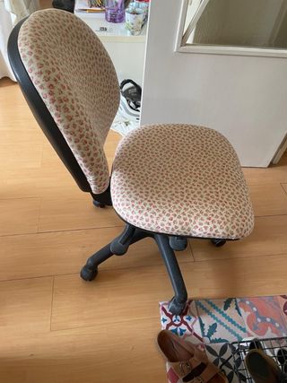 Silla de escritorio infantil con estampado floral