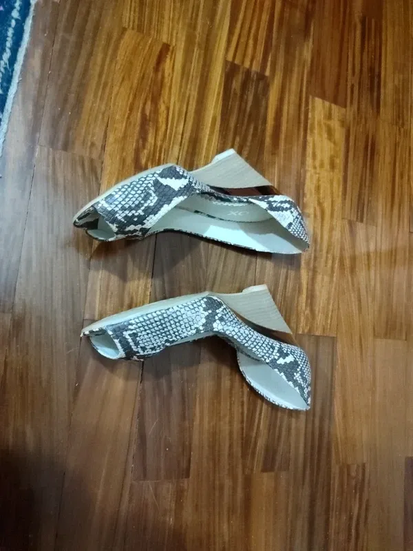 Geox Zeppe spuntate pelle pitonata 37