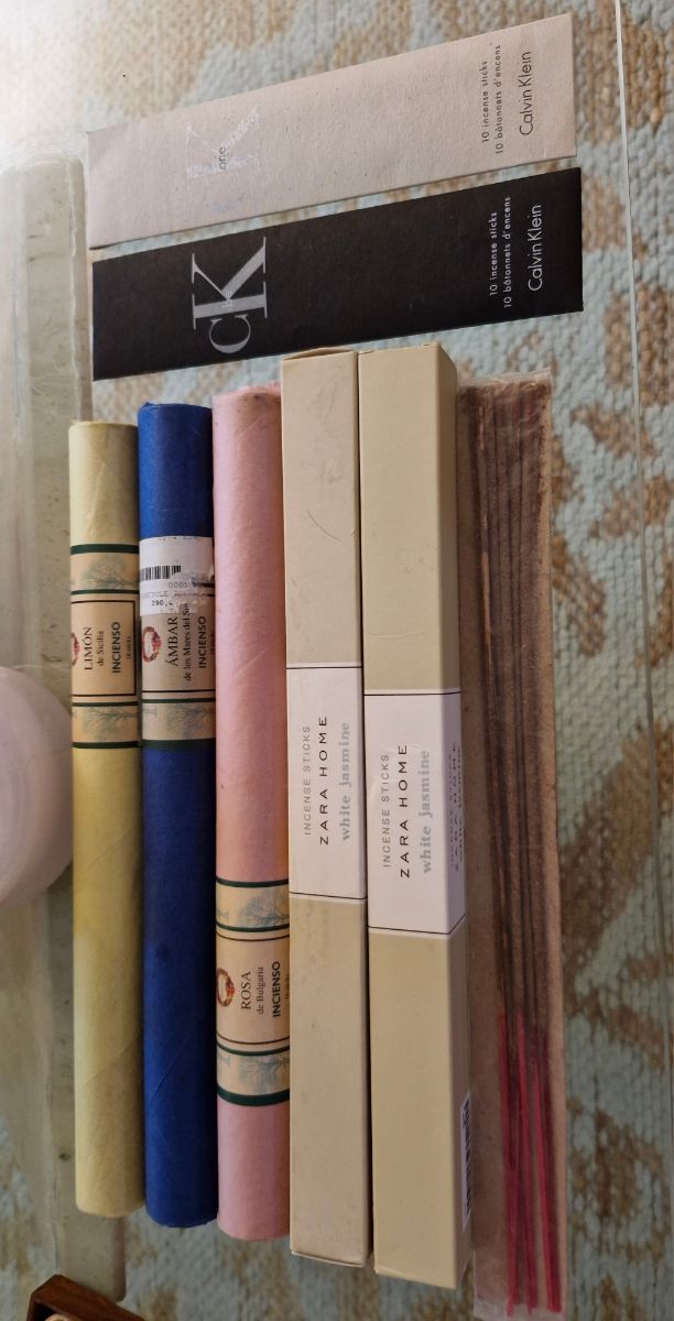 Packs de varitas de incienso.