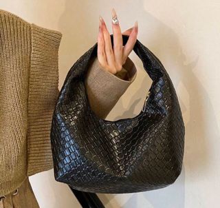 Bolso negro tejido