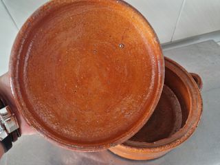 ANTIGUA OLLA TERRACOTA BARRO TAPA CAZUELA BREDA