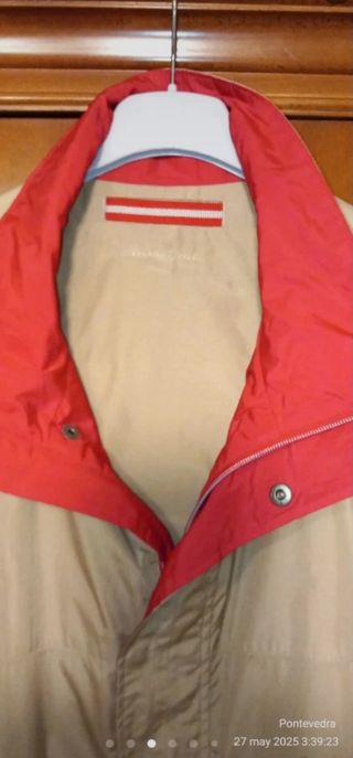 Cazadora beige y roja