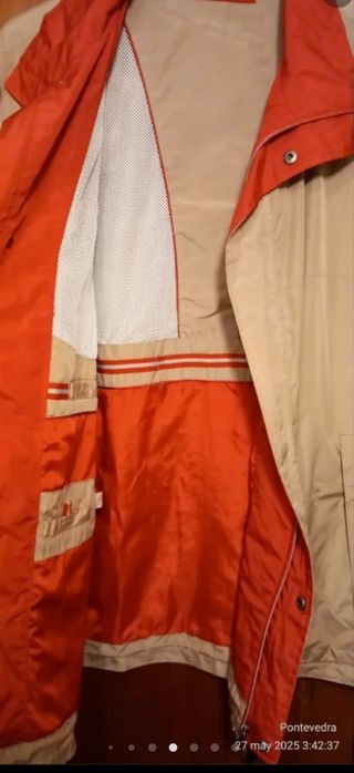 Cazadora beige y roja