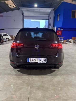 Volkswagen Golf R300 2016