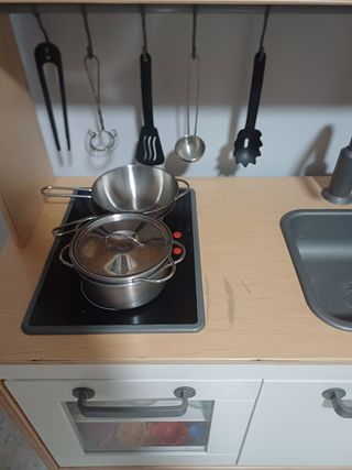 Cocinita IKEA con accesorios. 