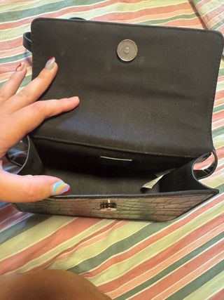 Bolso negro efecto piel cocodrilo