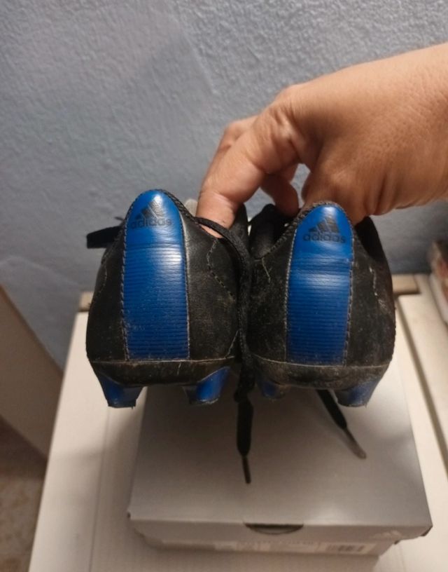 Scarpe calcio bambino Adidas nere e blu