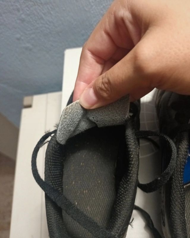 Scarpe calcio bambino Adidas nere e blu