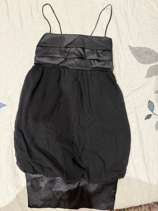 Vestido negro Zara