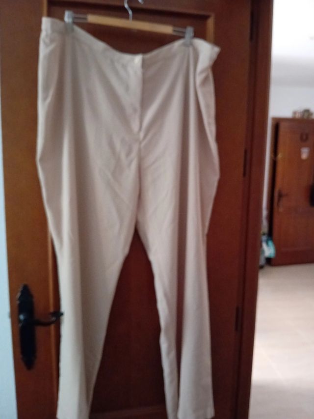 Conjunto de ropa beige