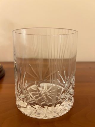 Juego de vasos de whisky con botella