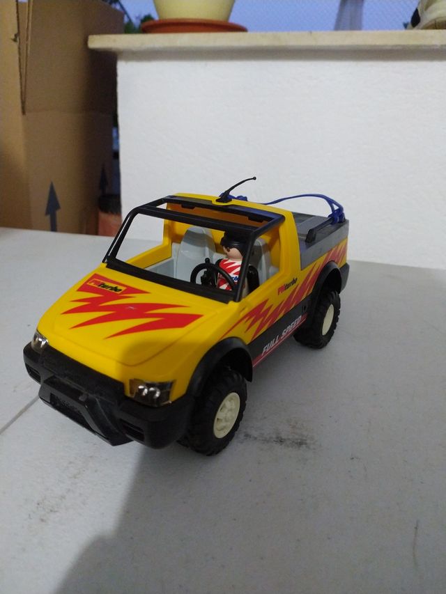 Coche todoterreno amarillo Playmobil