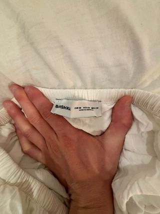 Falda blanca de volantes