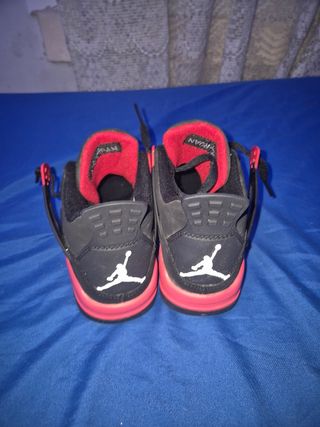 Tenis Jordan Negros y Rojos 