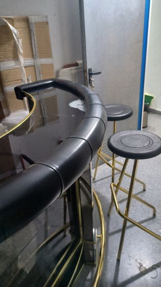 Barra de bar vintage semicircular