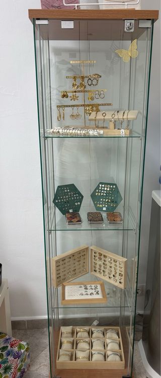 Estanterías de cristal y madera