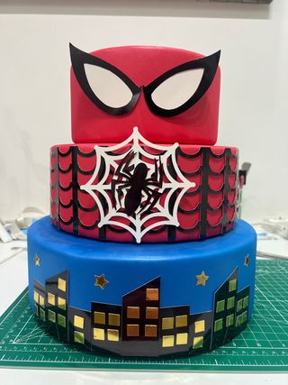 Torta scenografica Spiderman 3 piani