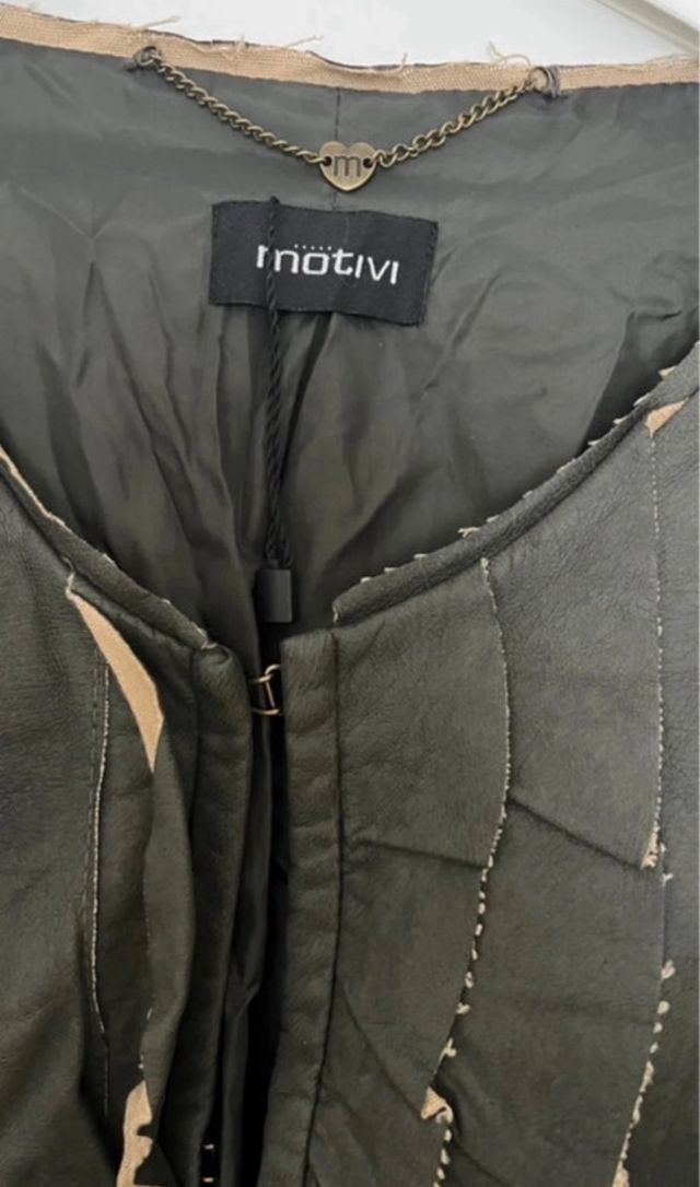 Chaqueta Motivi Verde Oliva con Volantes