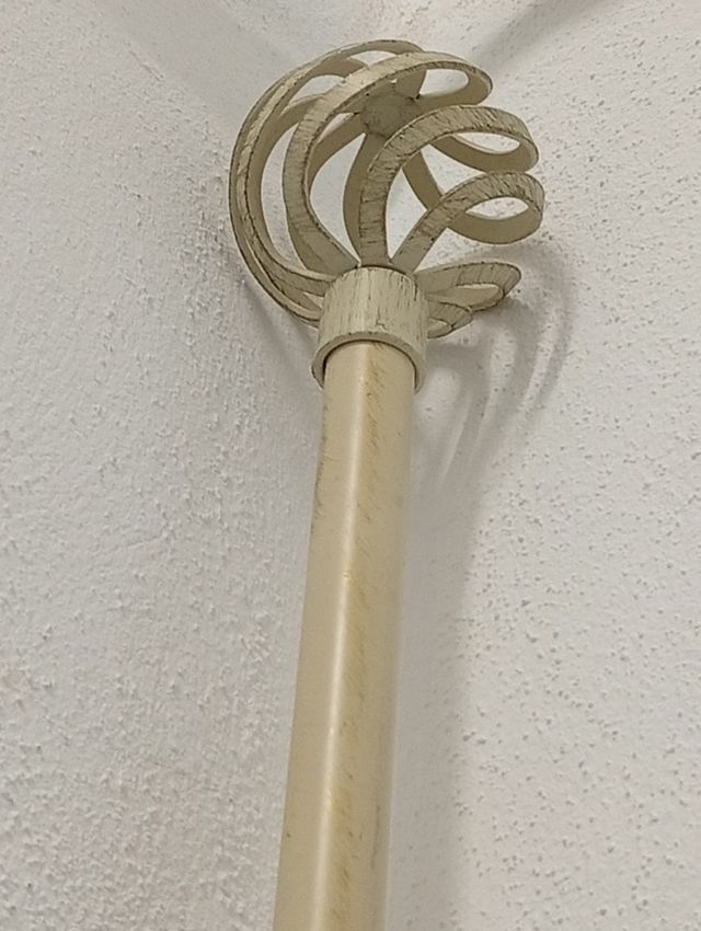 Barra de cortina beige