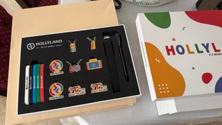 Set HOLLYLAND: Pines, Bolígrafo y Correa