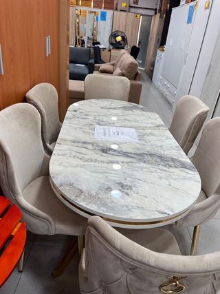 Mesa de comedor mármol y sillas terciopelo