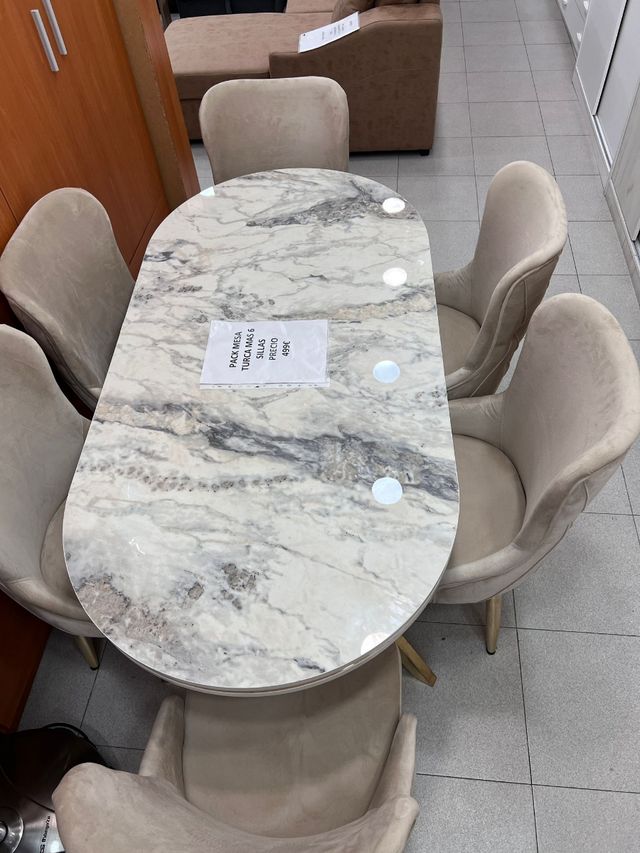 Mesa de comedor mármol y sillas terciopelo