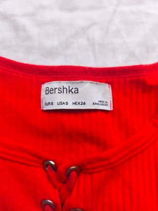 Top Bershka rojo S con cordones y lazo