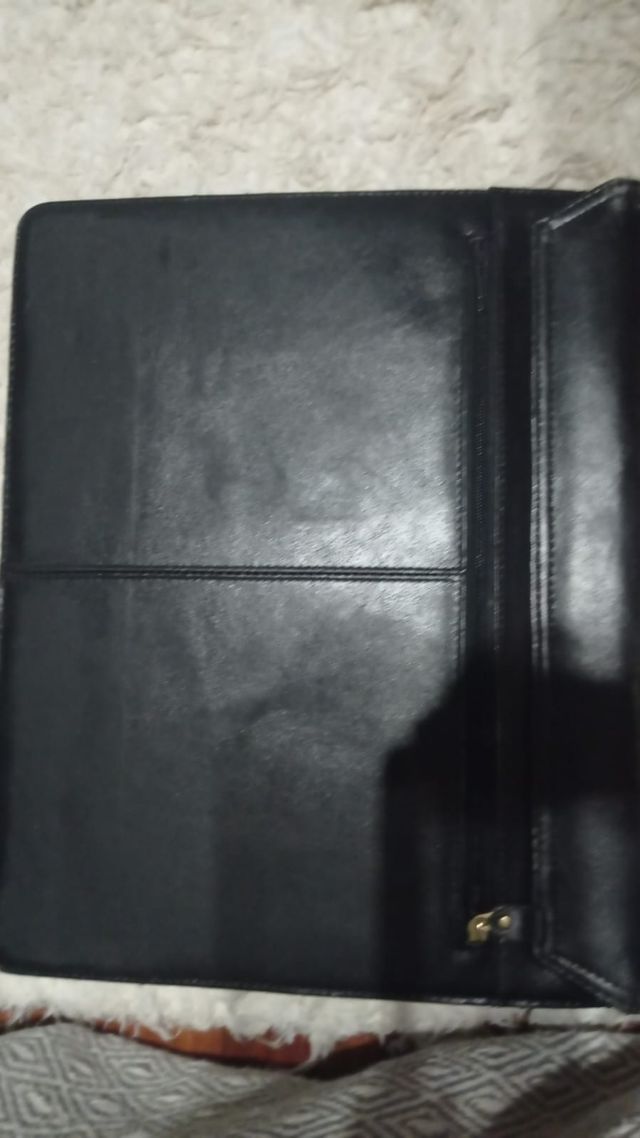 Maletín de piel negro