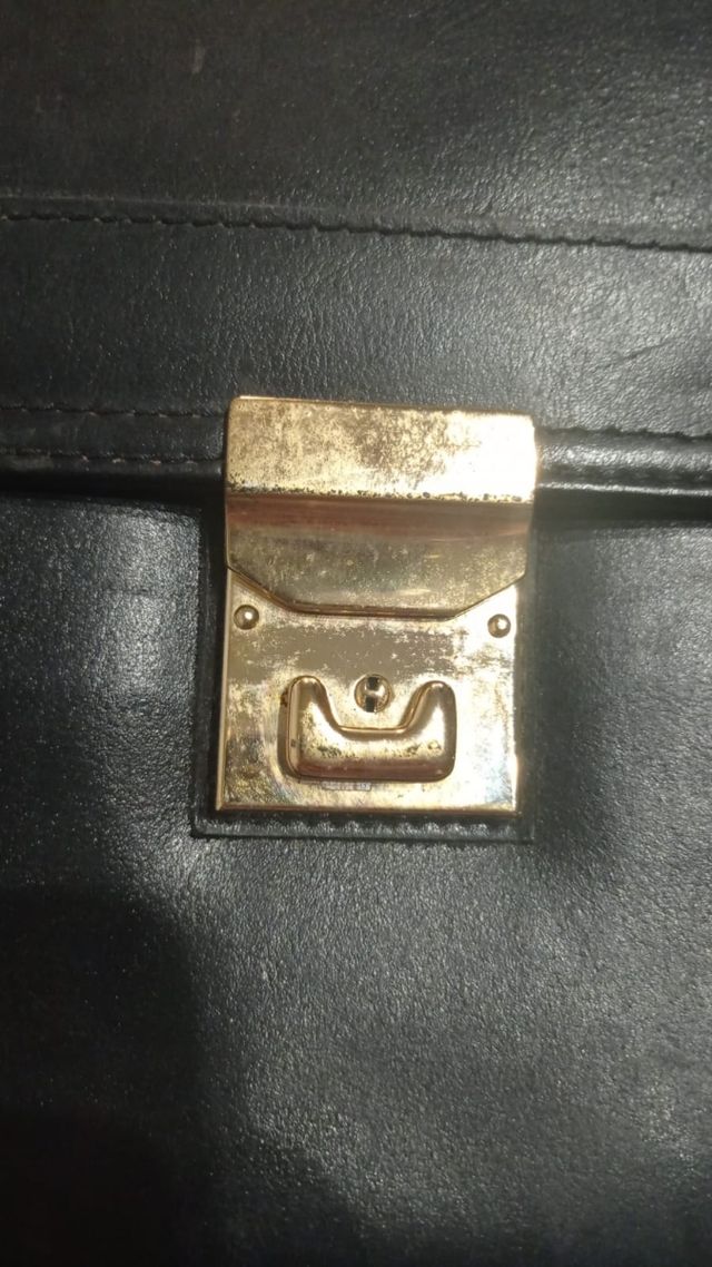 Maletín de piel negro