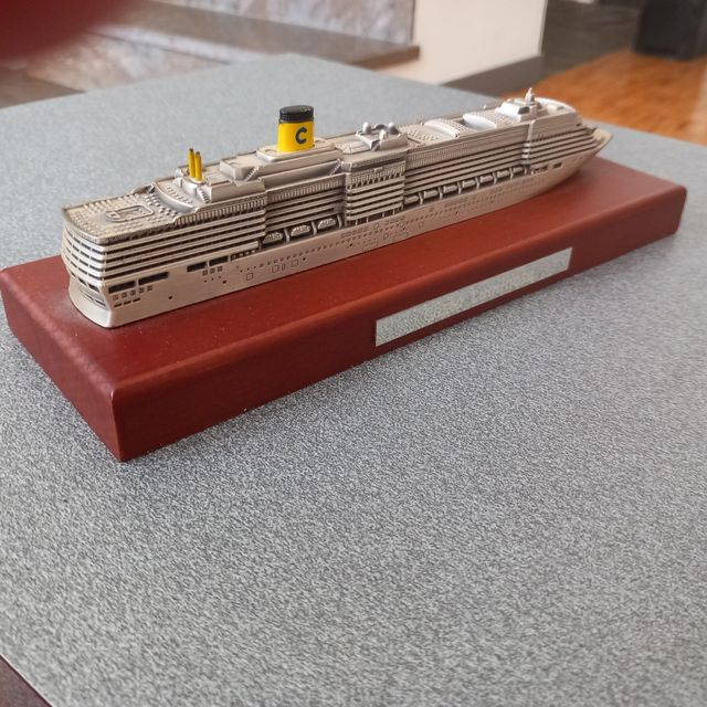 Modellino Nave Costa Luminosa