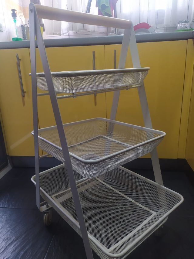 Carrito Auxiliar Metálico con Ruedas