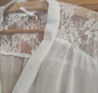 Blusa Stradivarius blanca con encajes