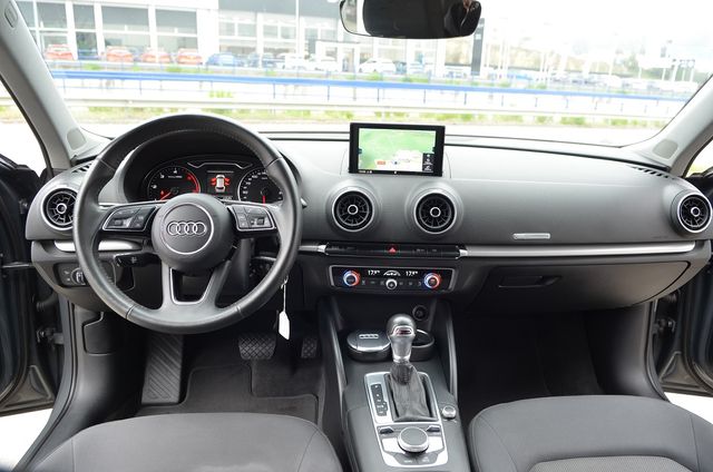 Audi A3 S-tronic Sportback+Navegacion+Llantas 17+