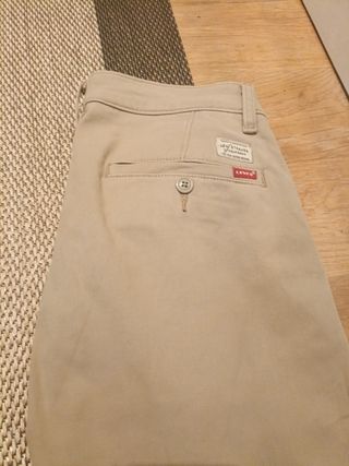 Pantalón Levis Camel Talla 32