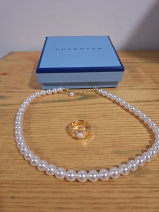 Conjunto de collar y anillo de perlas