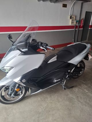Yamaha TMAX 530 DX Scooter