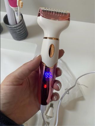 Afeitadora Eléctrica Impermeable Rosa y Blanca