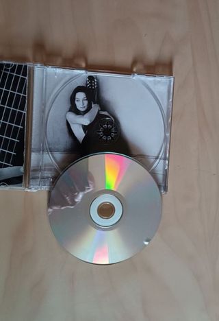 CD Carla Bruni - Quelqu'Un M'A Dit