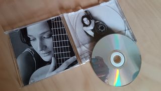 CD Carla Bruni - Quelqu'Un M'A Dit