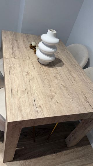 Mesa de comedor de madera
