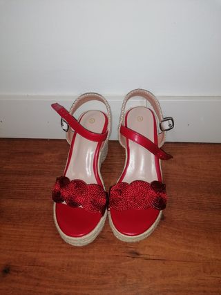 Sandalias esparto rojas. 
