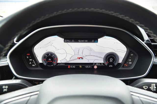 Audi Q3 S-Line Panoramic-Full Led- Llanta 19-USB